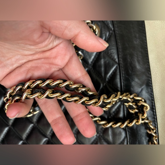 Vintage CHANEL quilted leather bag - Picture 10 of 10